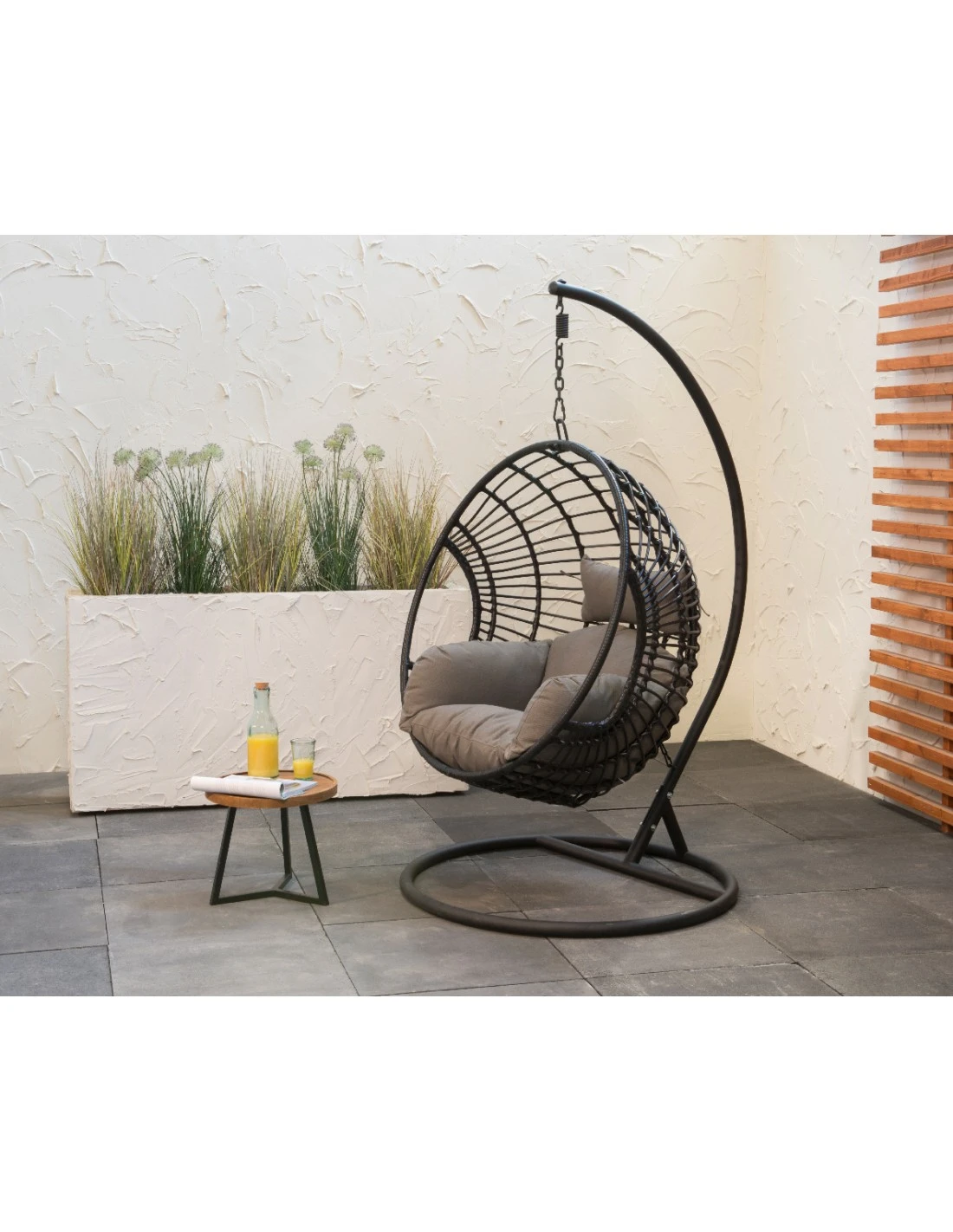 Fauteuil œuf Suspendu LONDON - Acier époxy Et Résine Tressée 2 Fauteuil œuf Suspendu LONDON - Acier époxy Et Résine Tressée – Image 2