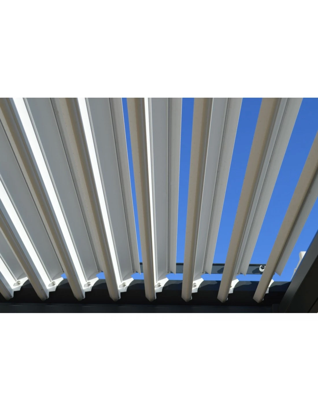 Tonnelle Bioclimatique Eris Manuel 3x4m En Aluminium Grey Blanc 6 Tonnelle Bioclimatique Eris Manuel 3x4m En Aluminium Grey Blanc – Image 6